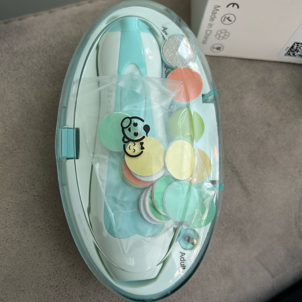 Aqua Nail Care Set with Colorful Discs